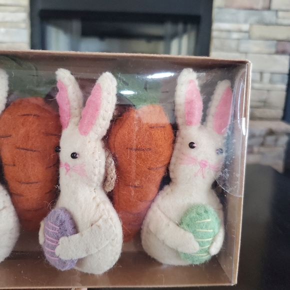 Bunny and Carrot Garland-NWT - Picture 5 of 5